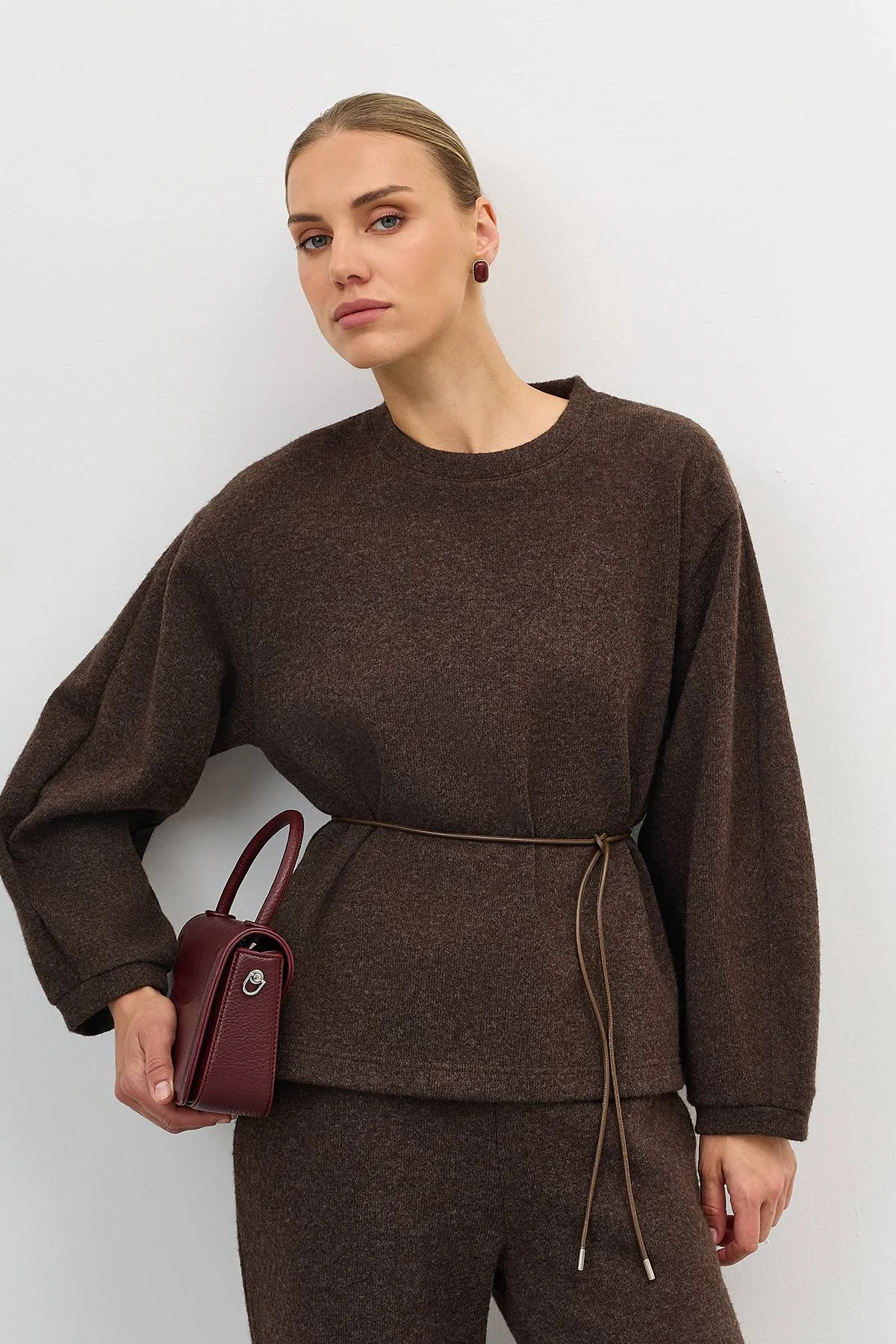 Лимитированная серия теплые трикотажные брюки и ремень, 40 Лимитированная серия теплые трикотажные брюки и ремень, 40