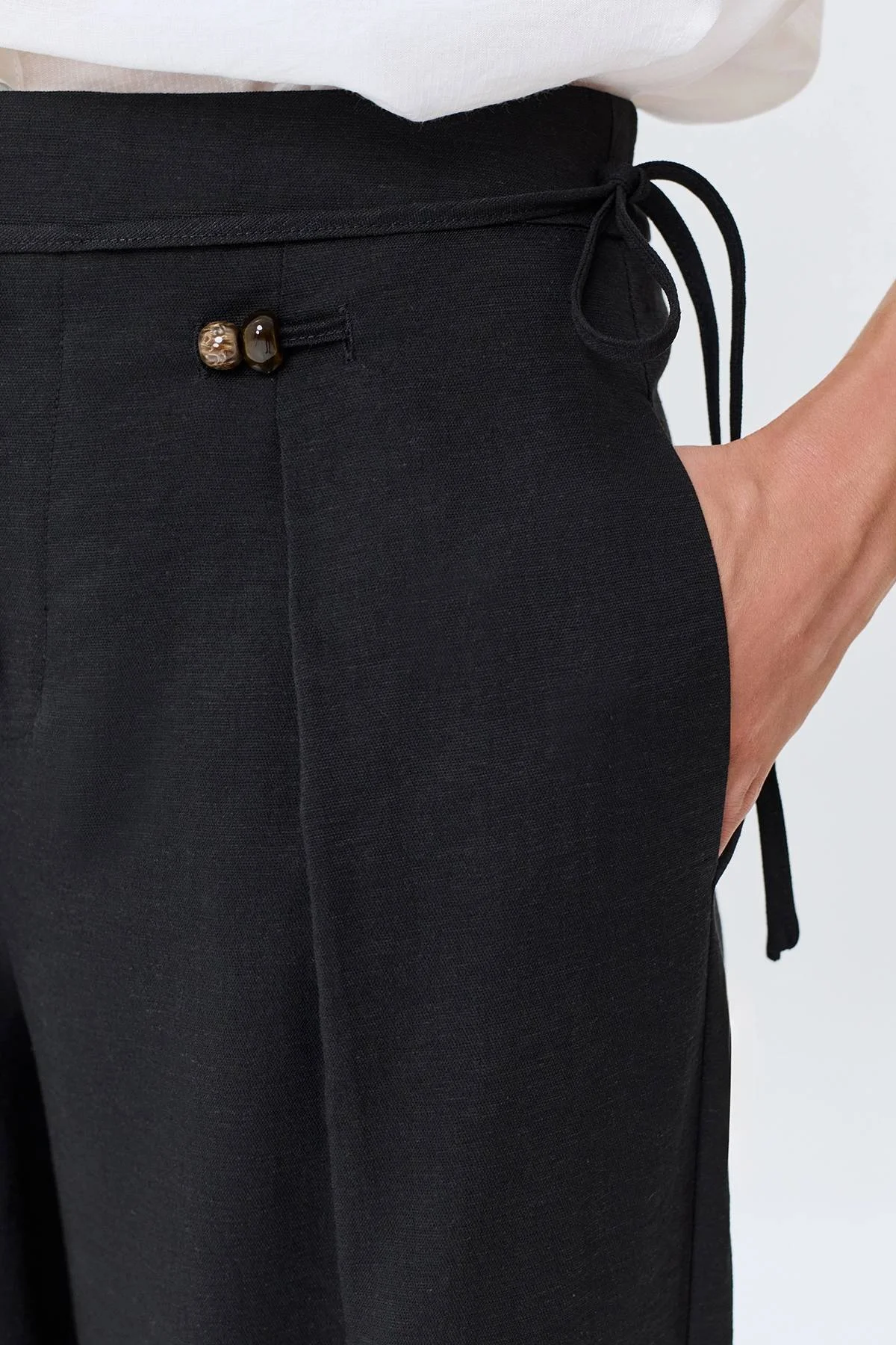 Широкие брюки с акцентным поясом, 52