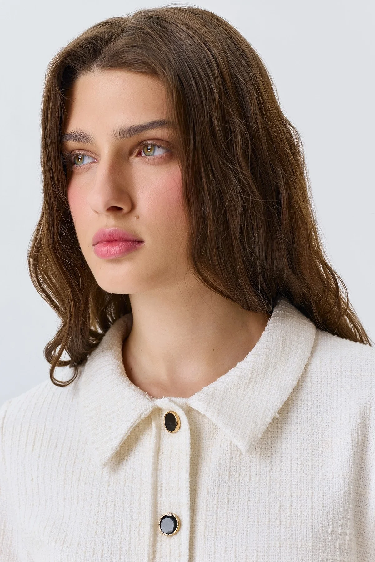 Трикотажное платье с металлическими пуговицами, 48