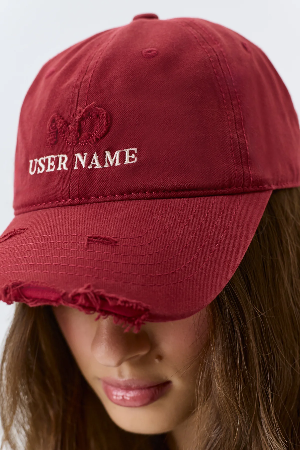 Кепка с вышивкой и дестроями, One