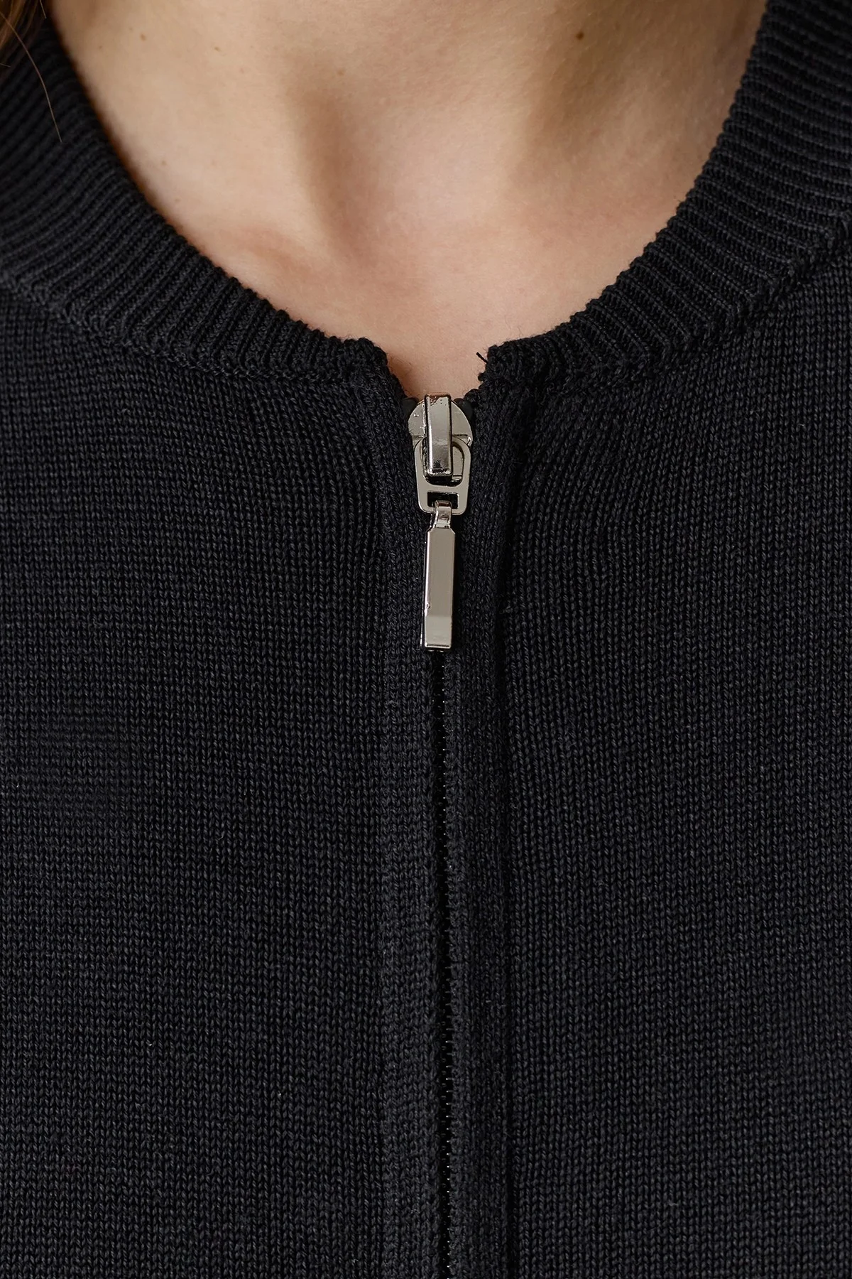 Вязаный бомбер из поливискозной пряжи, 42