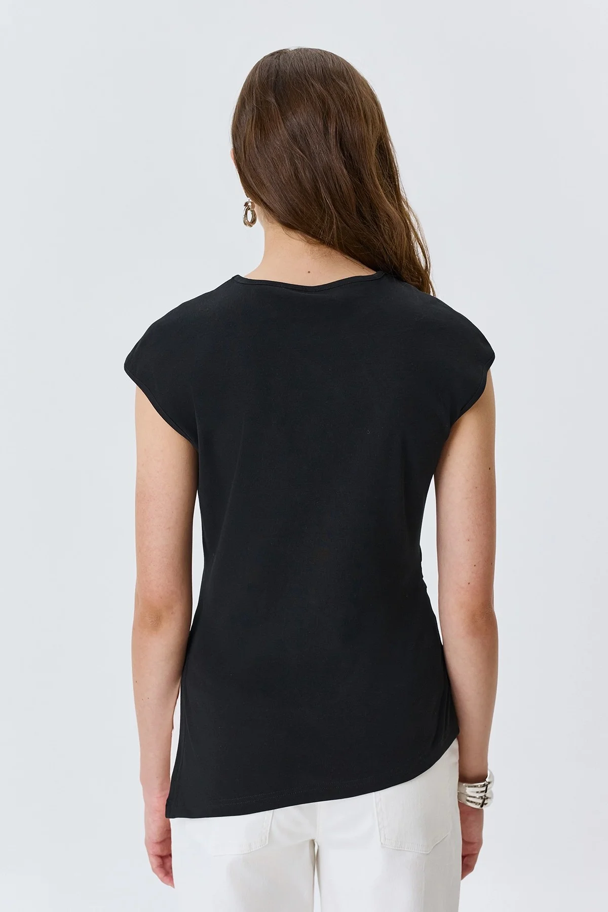 Асимметричный черный топ с высоким разрезом, 42