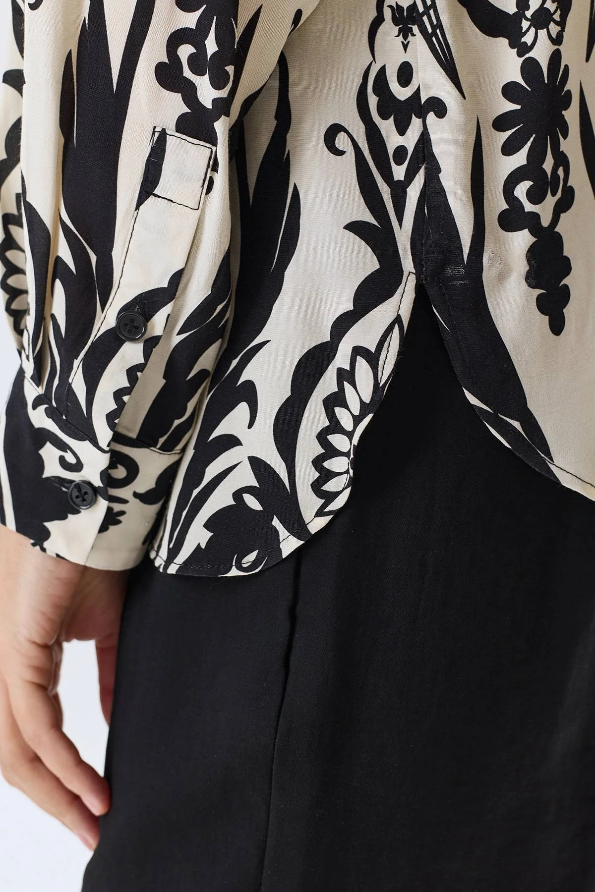 Блузка из вискозы с этническим орнаментом, 42