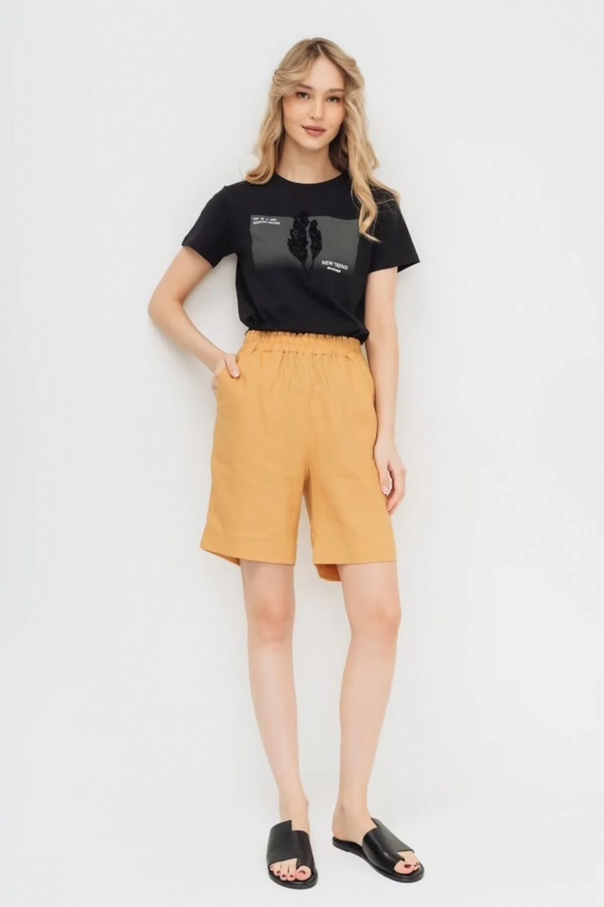 Шорты в цвете охра с эластичной резинкой на поясе, 44р