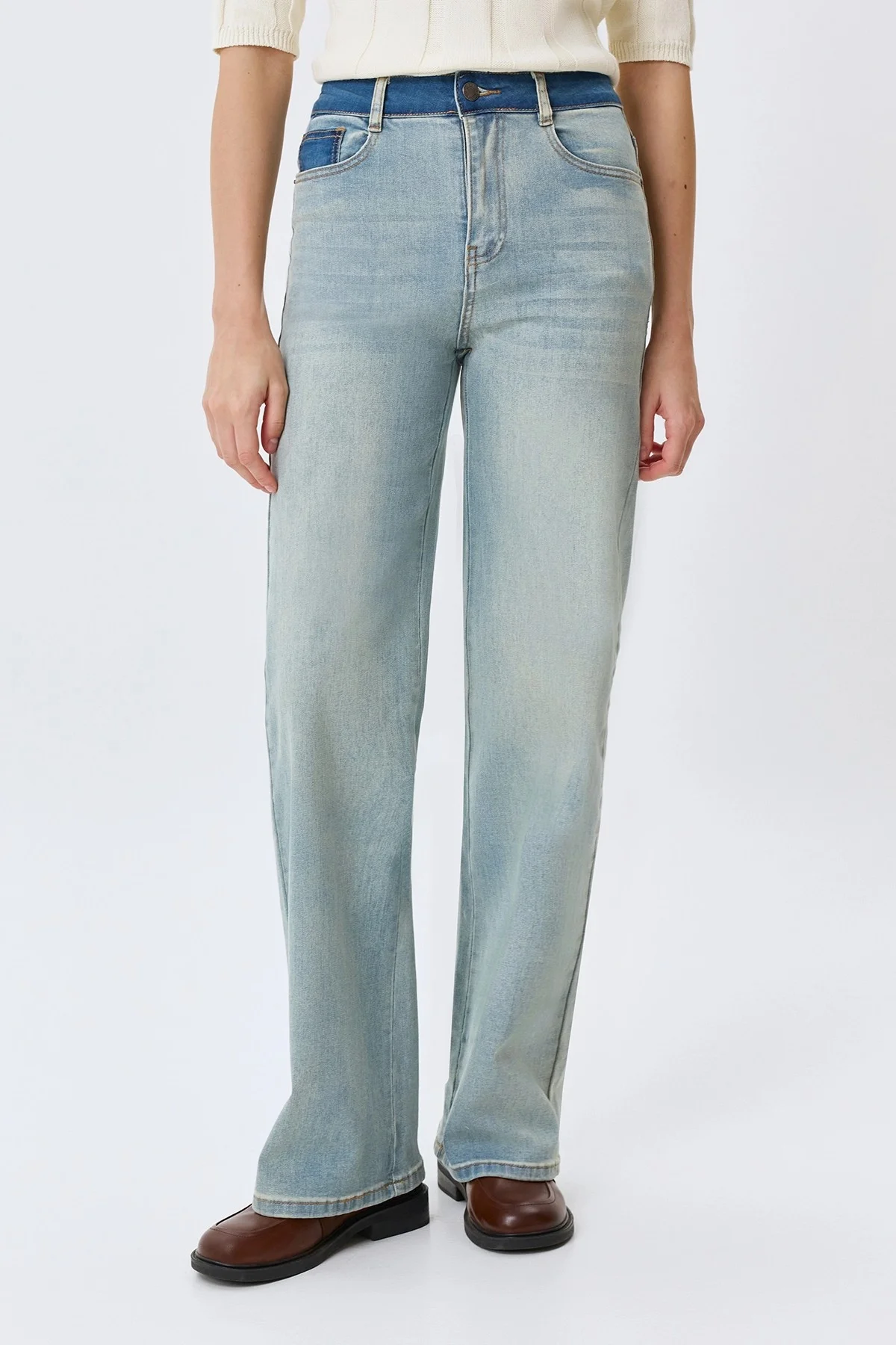 Джинсы Straight fit с акцентной контрастной варкой, 44