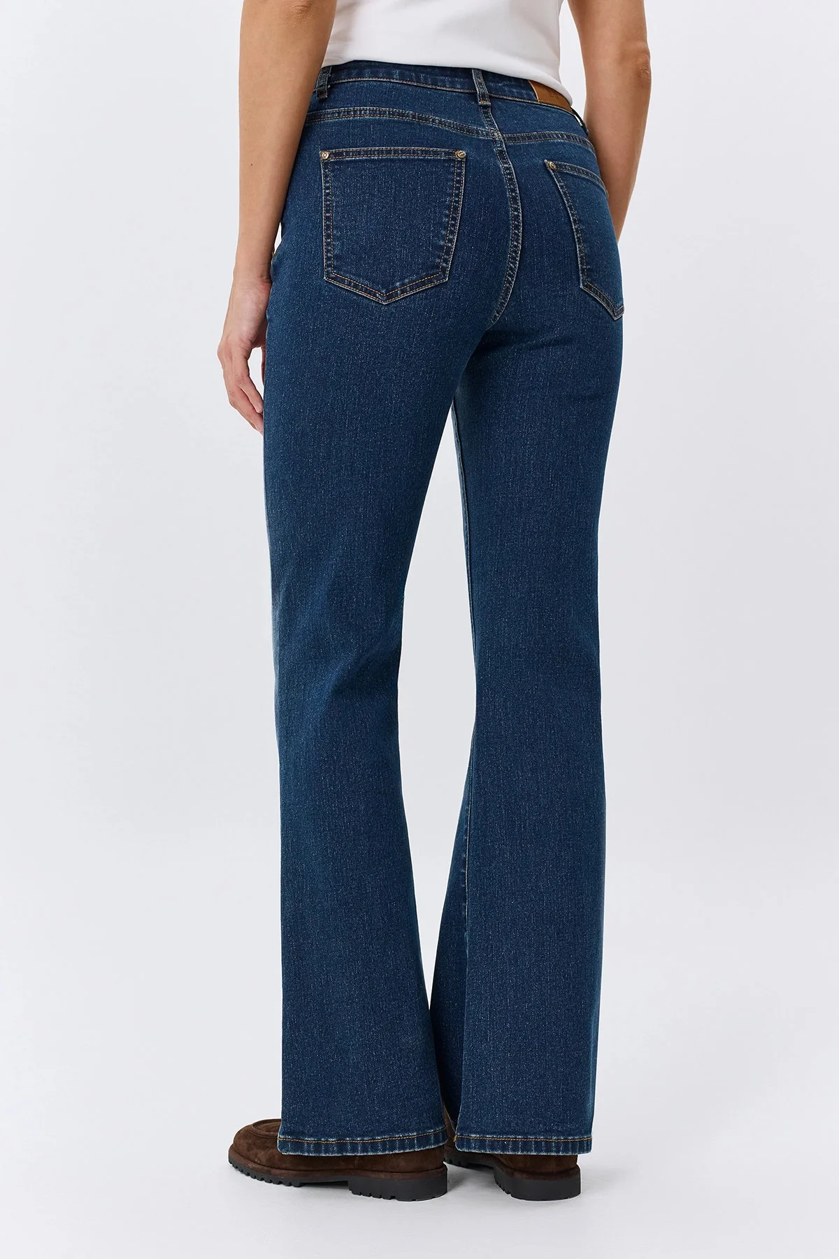Джинсы Bootcut с акцентной варкой, 40
