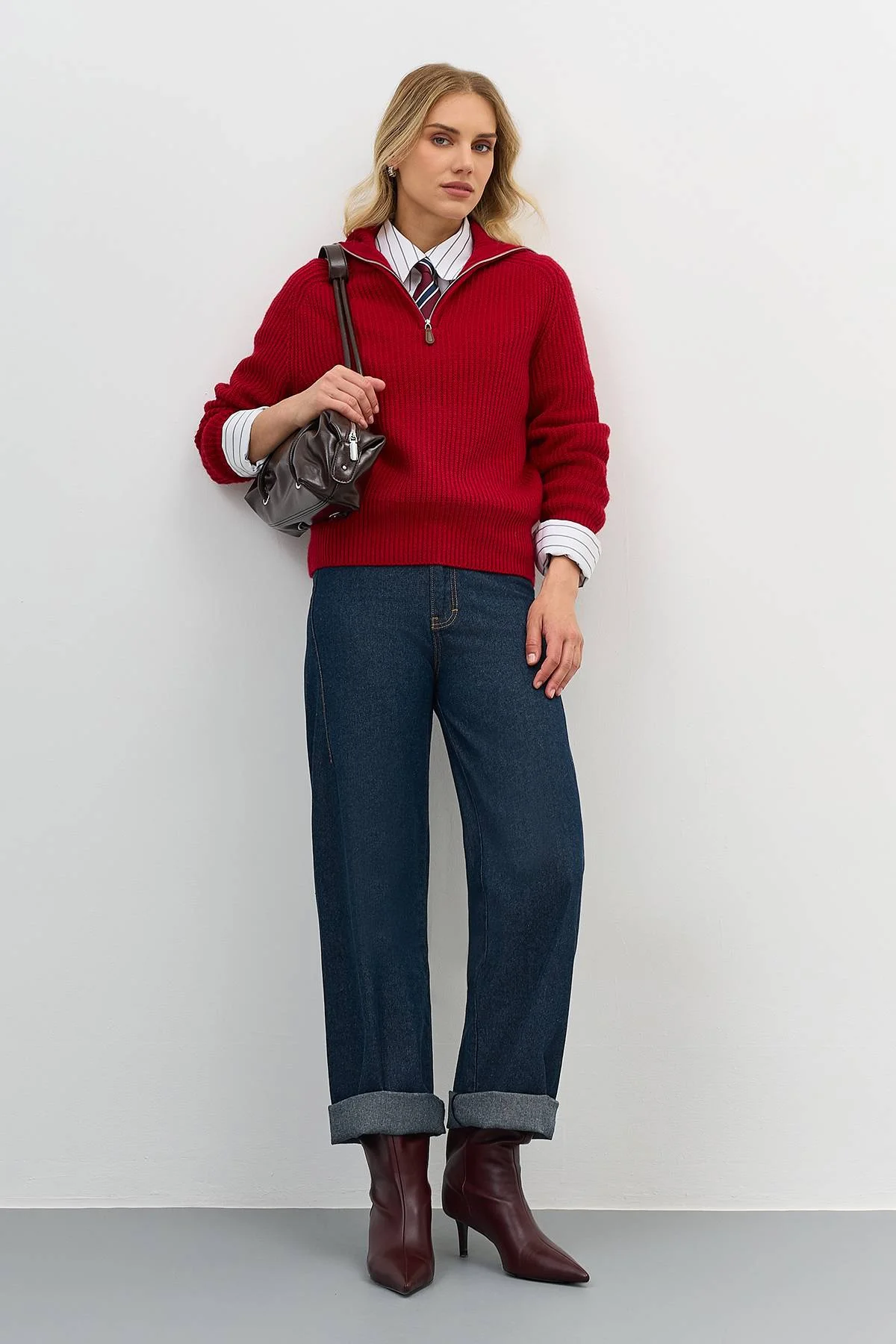 Лимитированная серия красный свитер с отложным воротником на молнии и ремень, 42 Лимитированная серия красный свитер с отложным воротником на молнии и ремень, 42