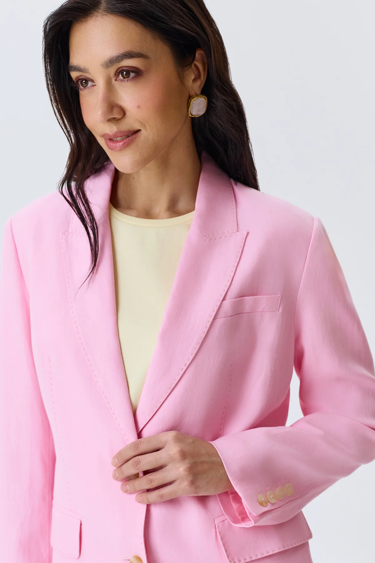 Яркий однобортный жакет из тенселя, 46