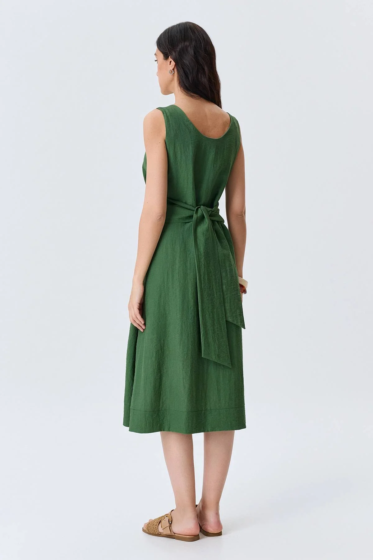Свободное платье с поясом в зеленом цвете, 52