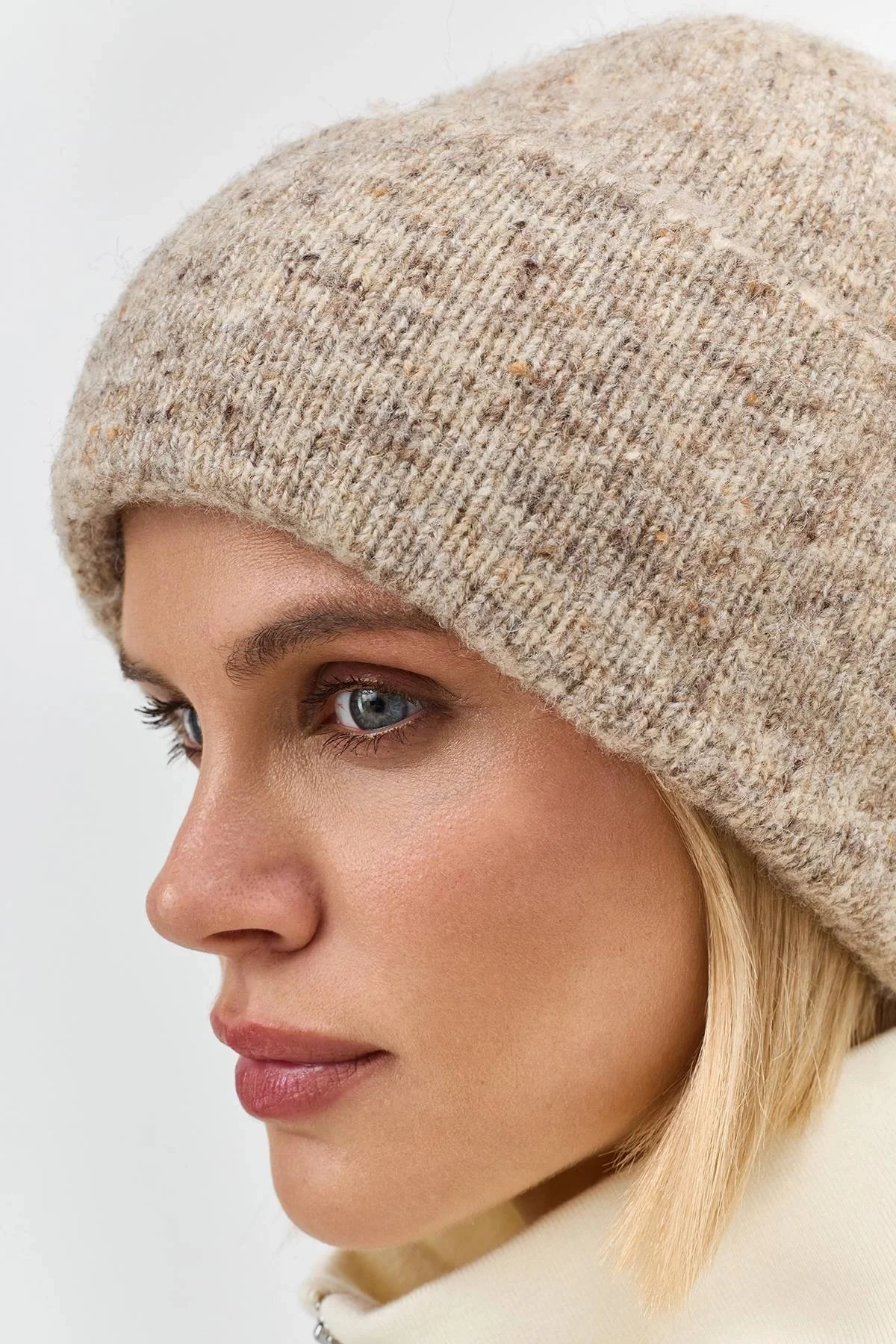 Укороченная шапка с шерстью, One