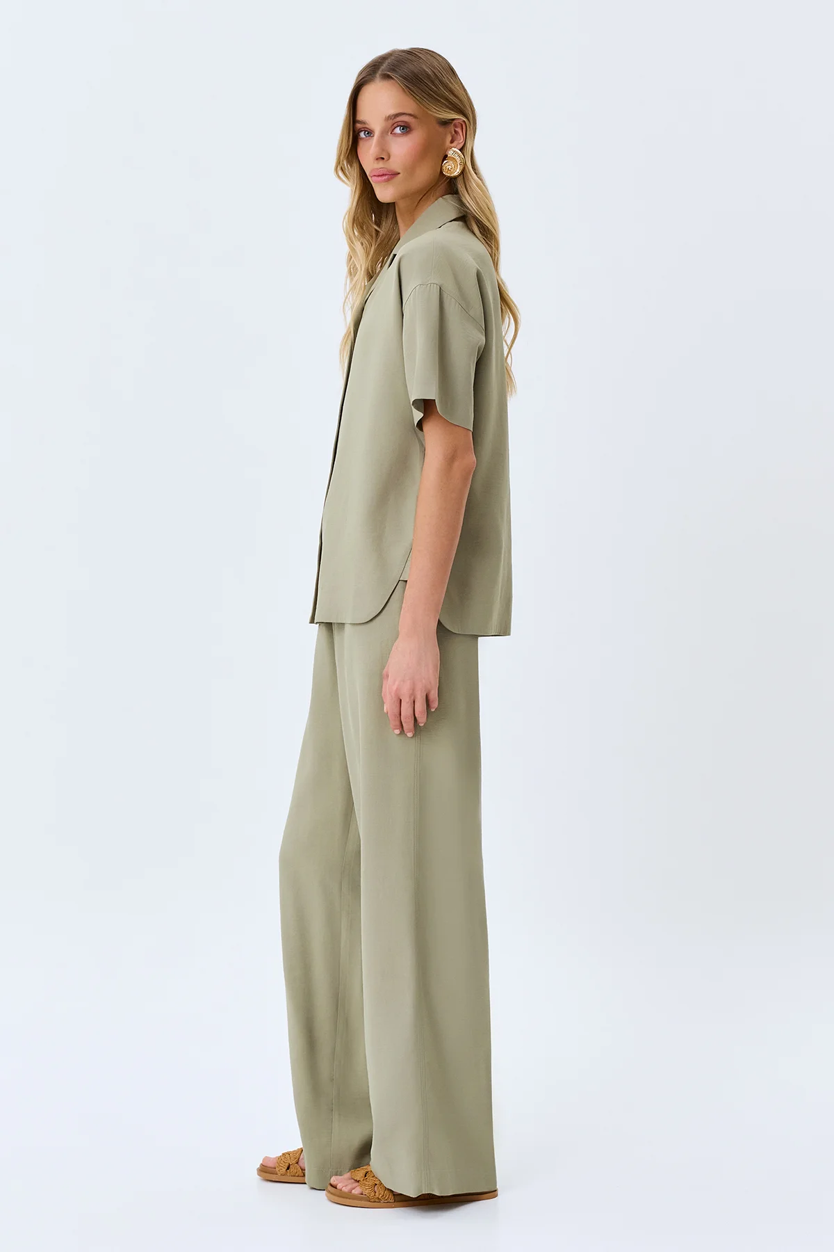 Классическая блузка из вискозы, 48