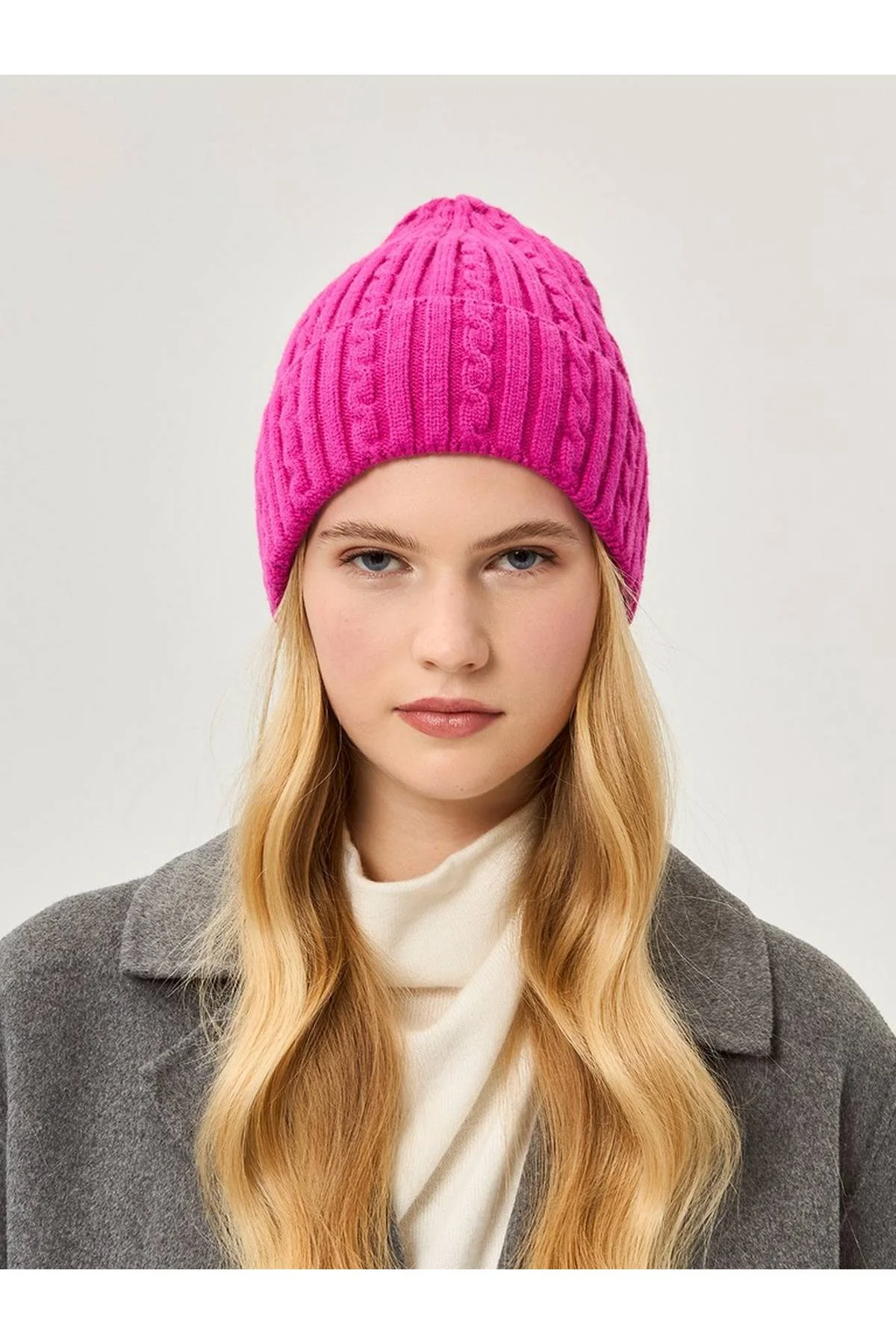 Шапка фуксия, One