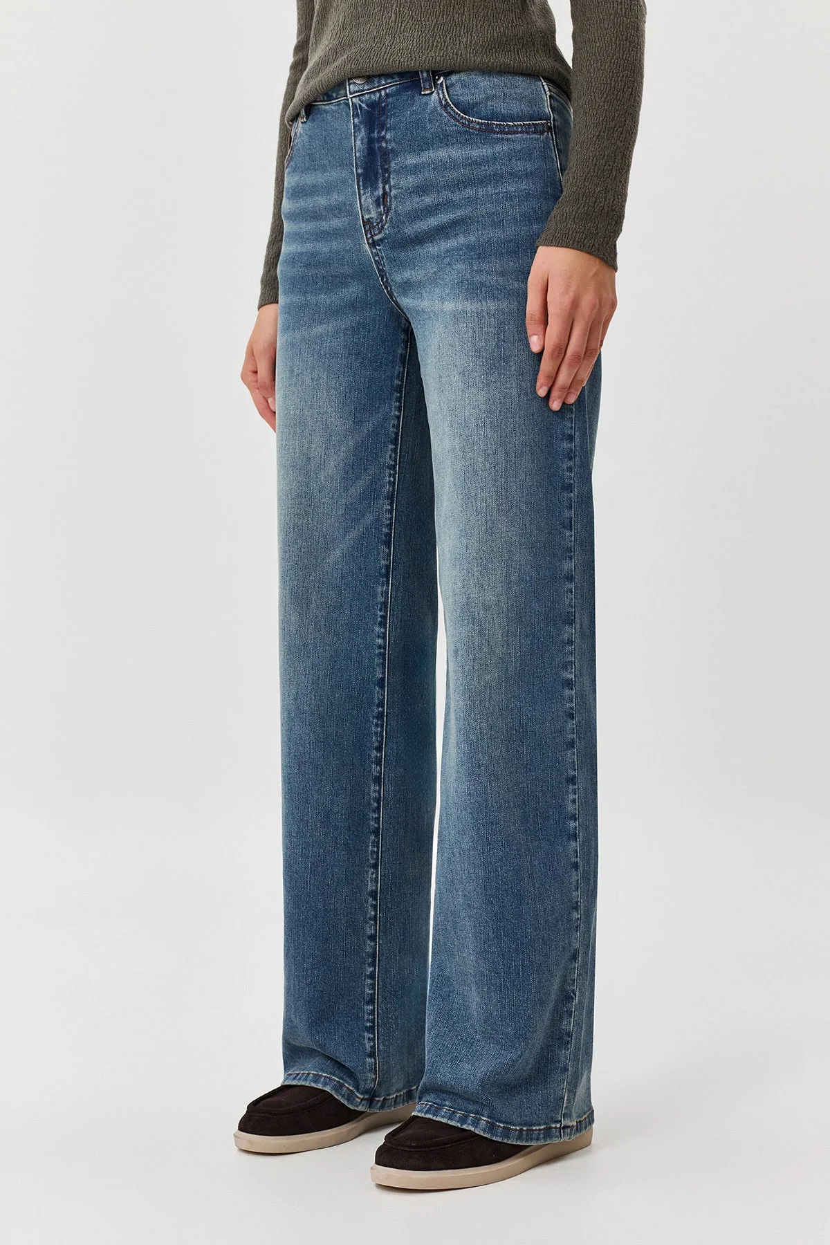 Джинсы Straight fit с деликатной варкой, 52