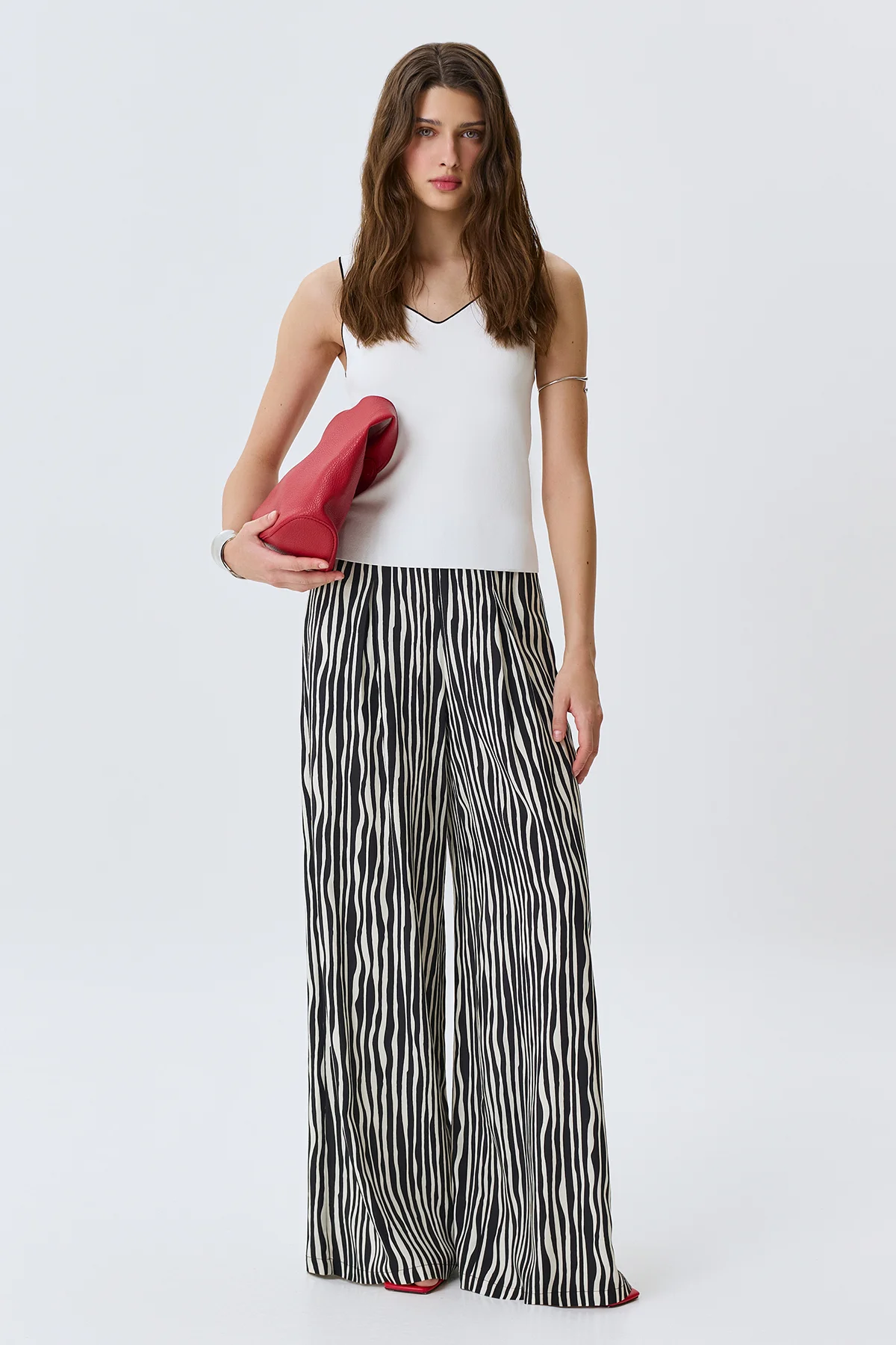 Брюки в монохромную полоску, 52