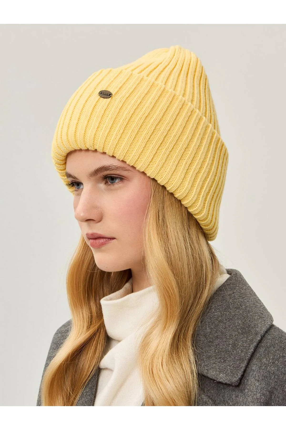 Шапка желтая, One