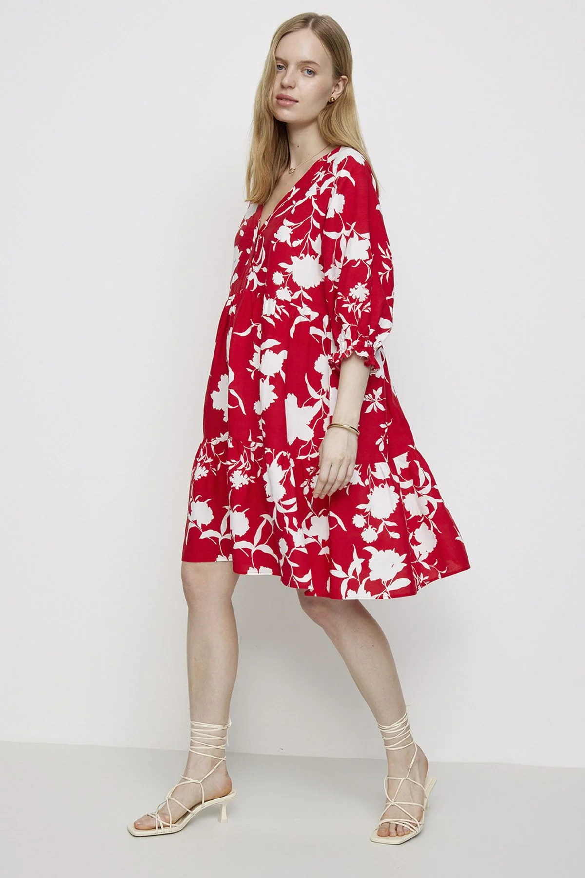 Платье с объёмным флоральным принтом, 40р