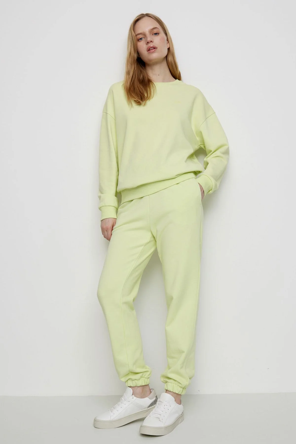 Брюки в цвете лайм из облегчённого футера, 52р