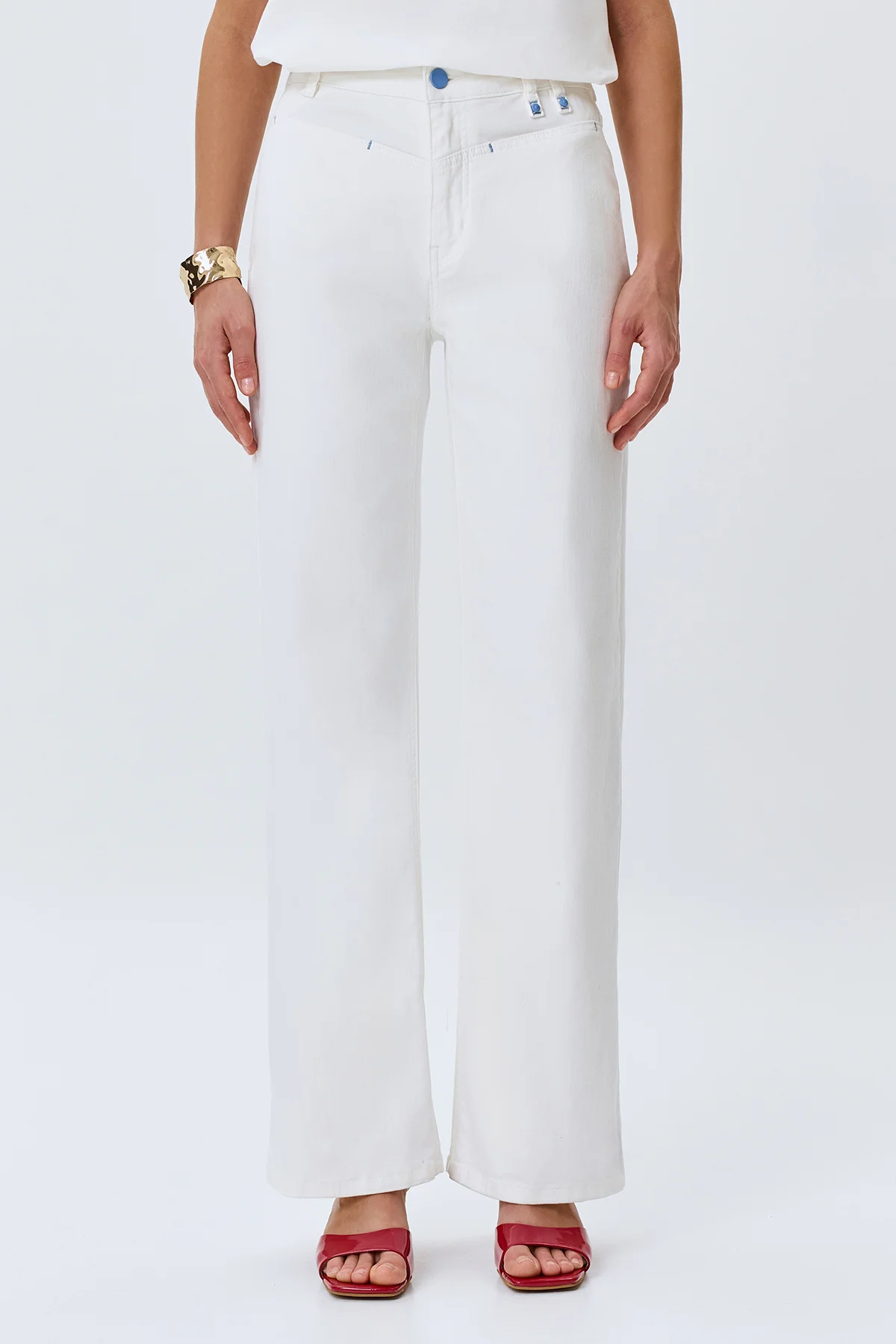 Белые джинсы с вышивкой и цветной фурнитурой, 42