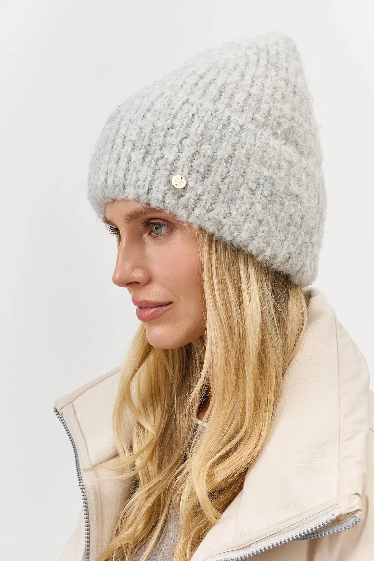 Серая шапка бини в рубчик с ангорой, One