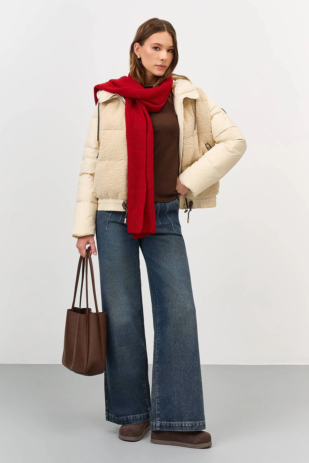 Лимитированная серия Комбинированная куртка с искуственным мехомс палантином, 48