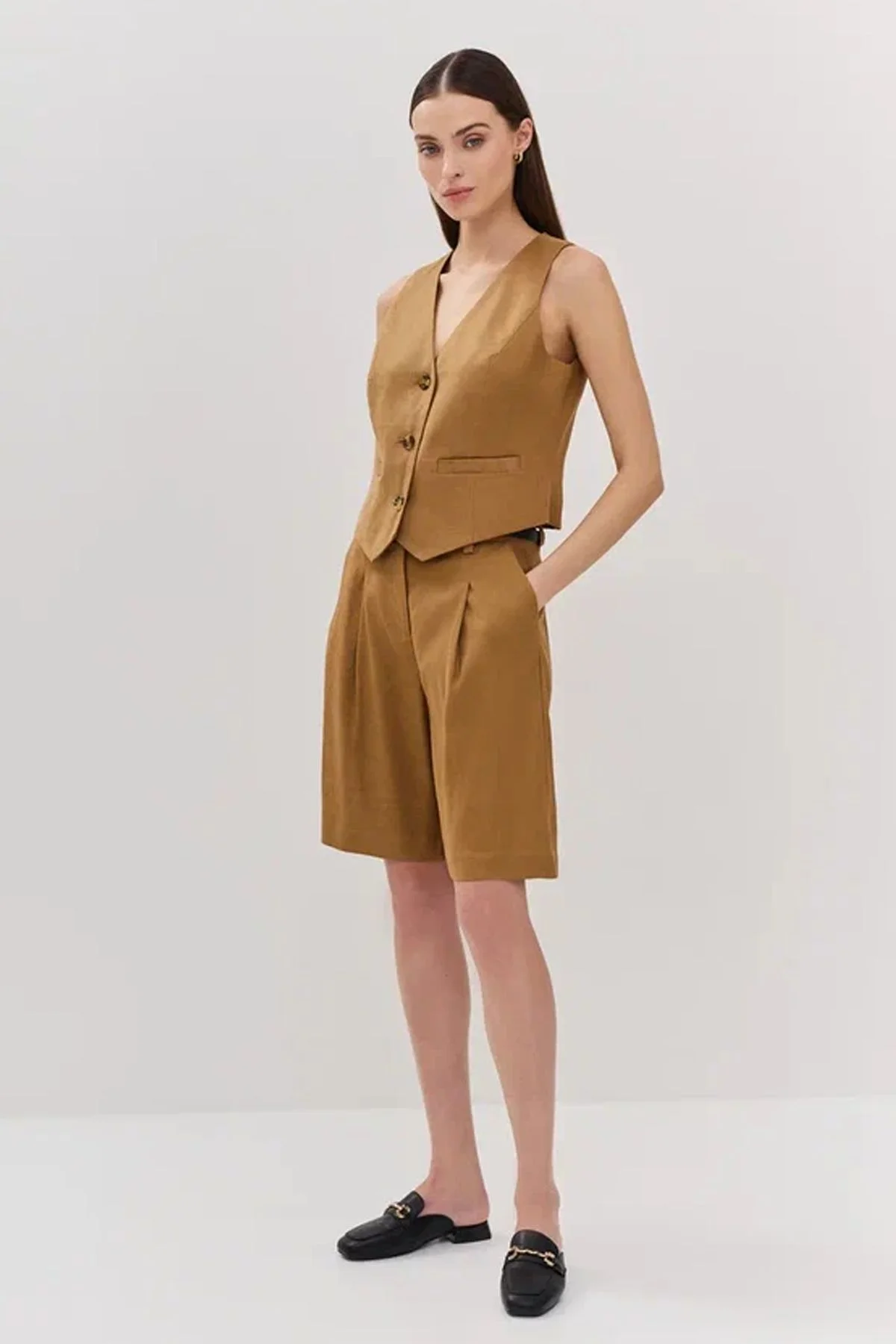 Жилетка коричневого цвета с V-образным вырезом горловины, 50