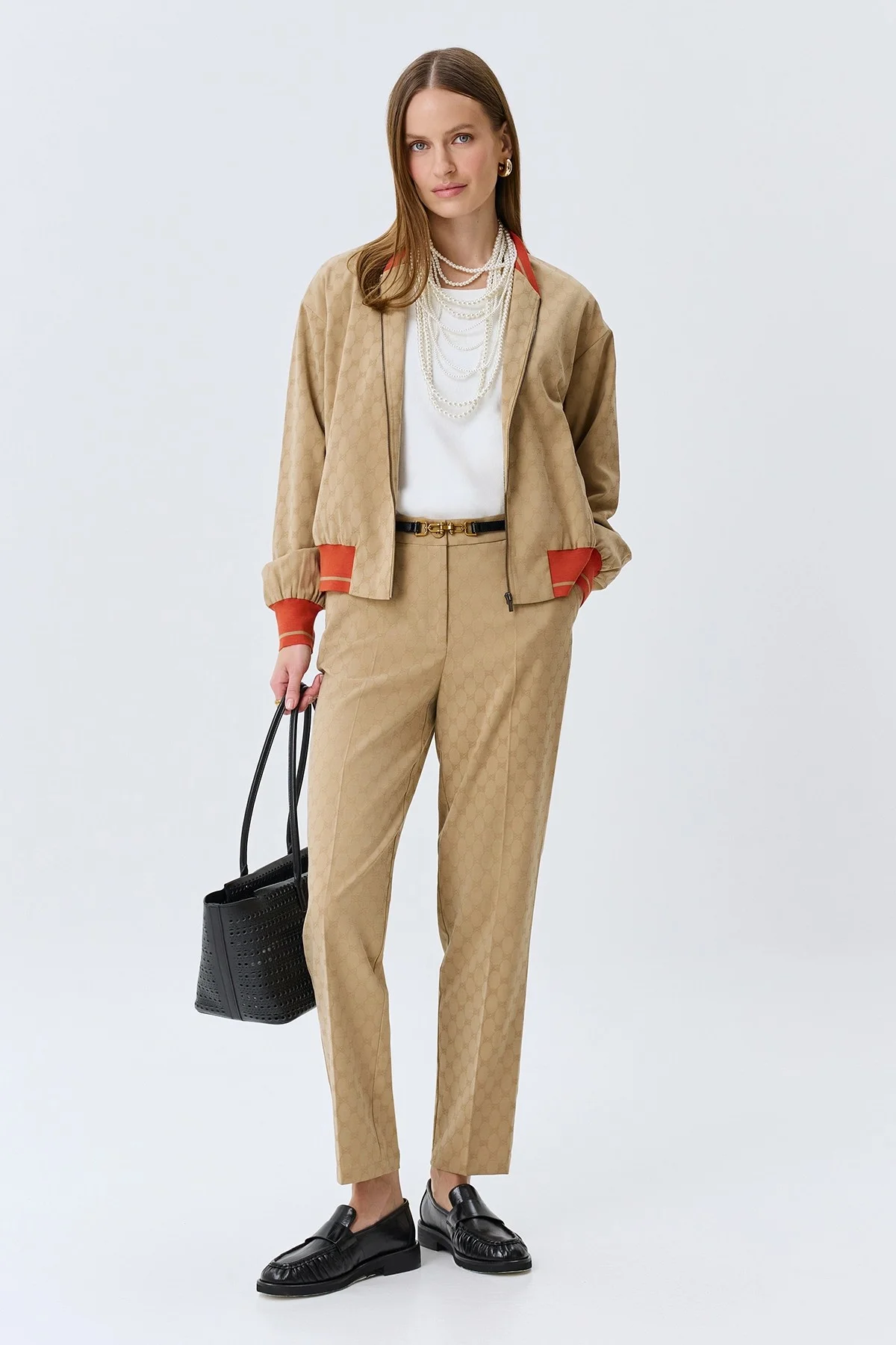 Бомбер из брендированного текстиля, 44