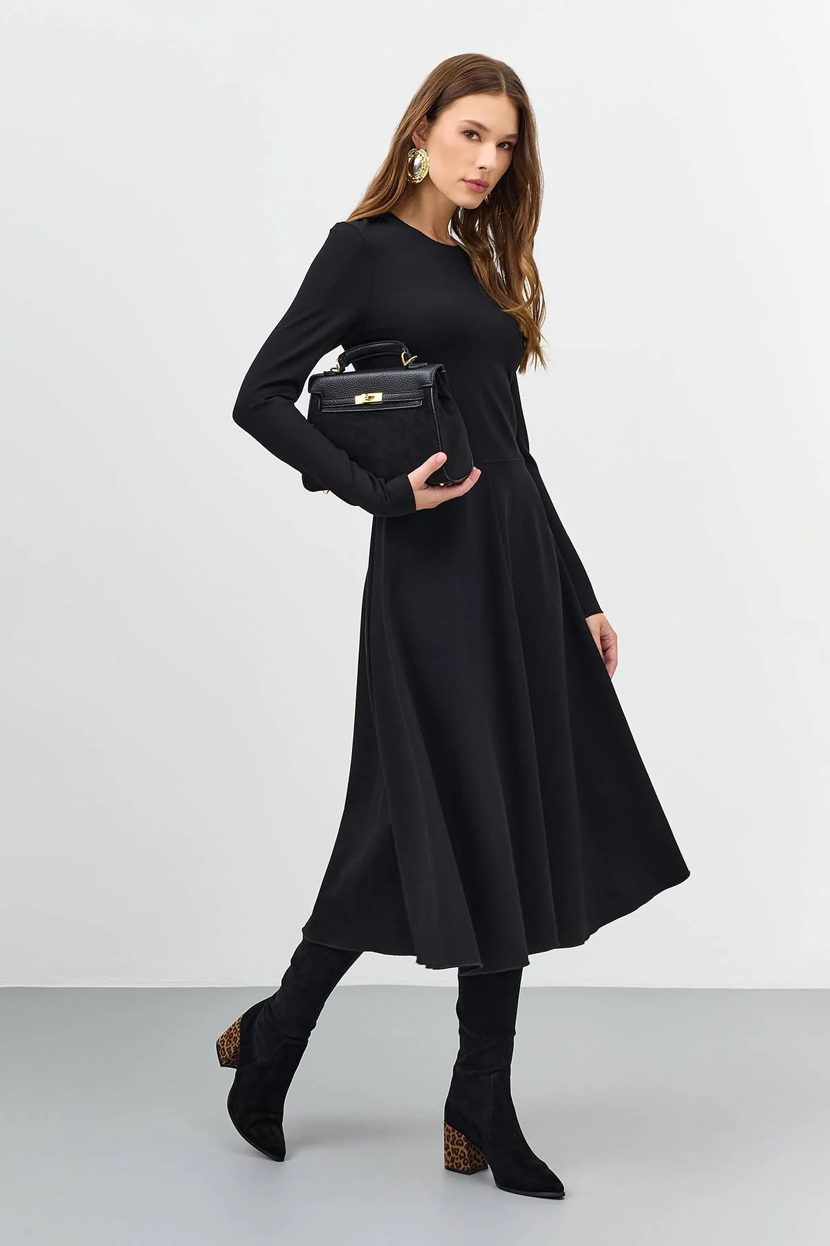 Лимитированная серия приталенное трикотажное платье и ремень, 46