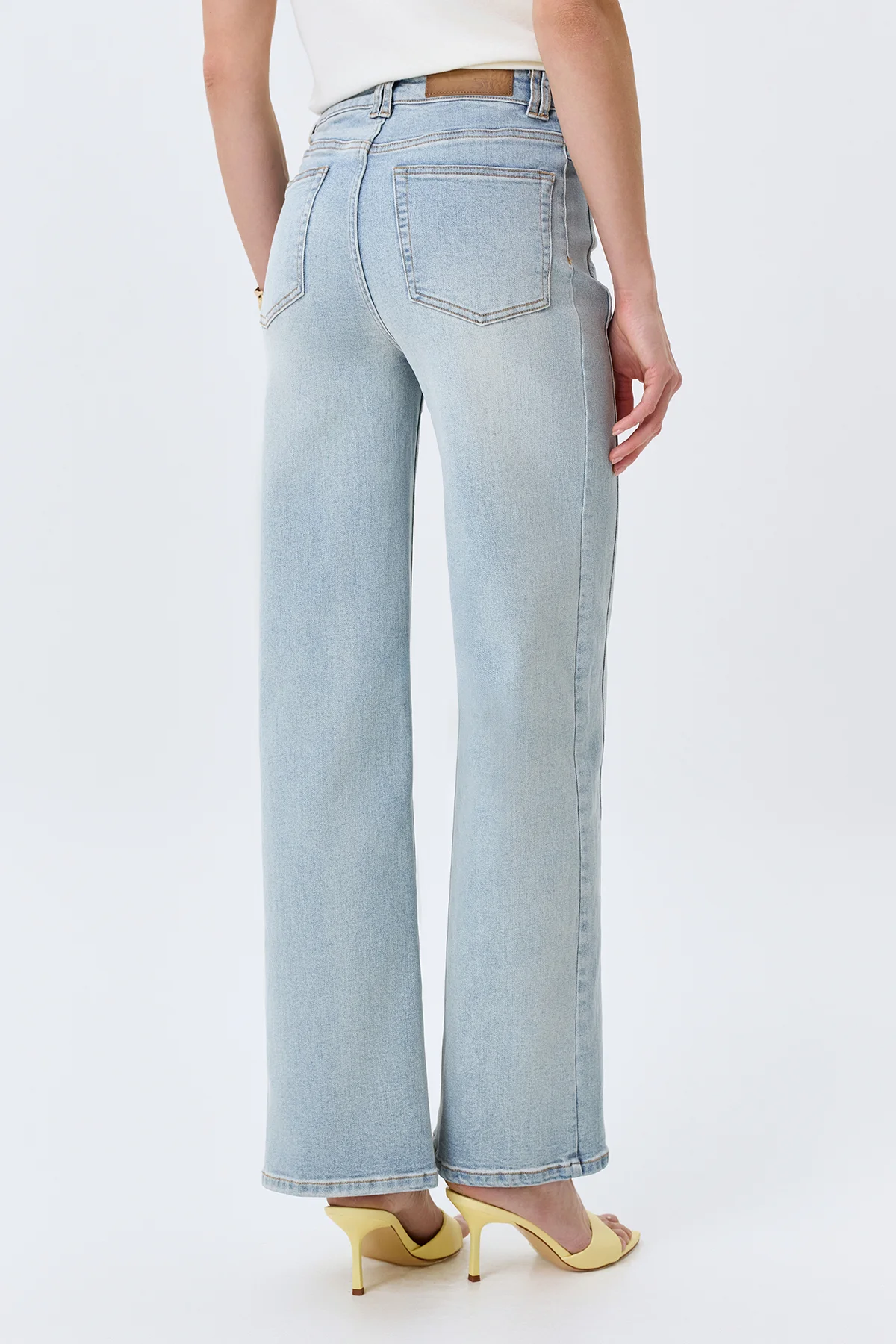 Свободные джинсы с деликатной варкой, 44