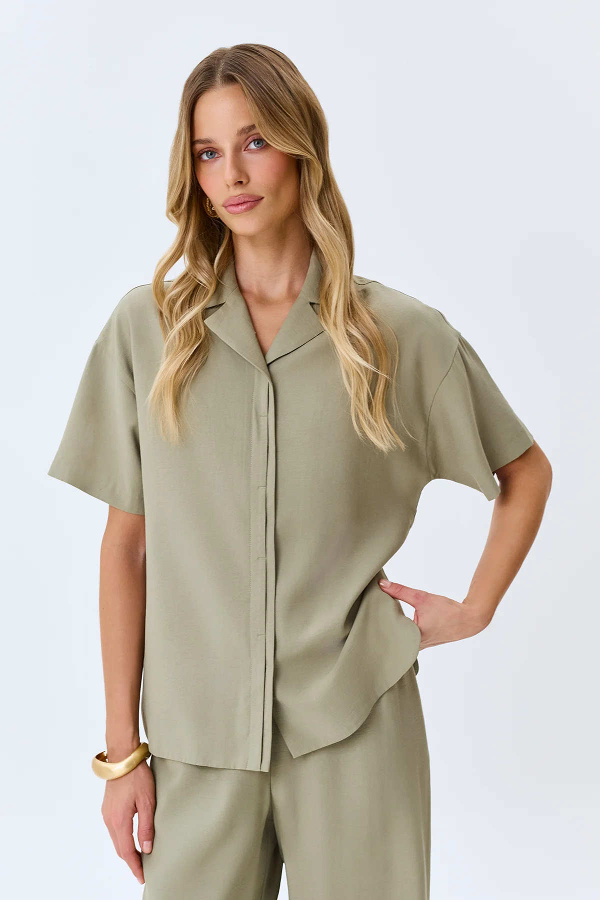 Классическая блузка из вискозы, 52