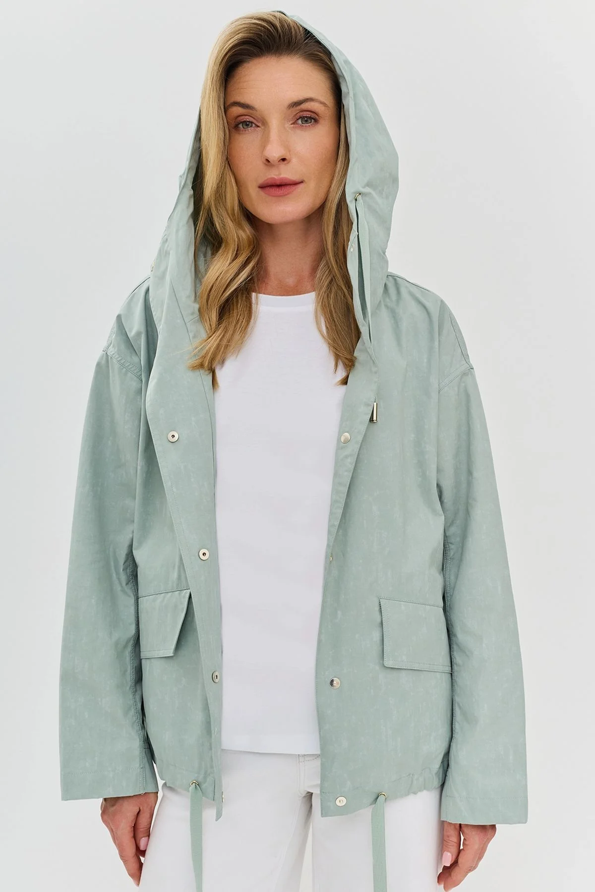 Комплект из куртки-ветровки и утепленного жилета в сером цвете, 52р