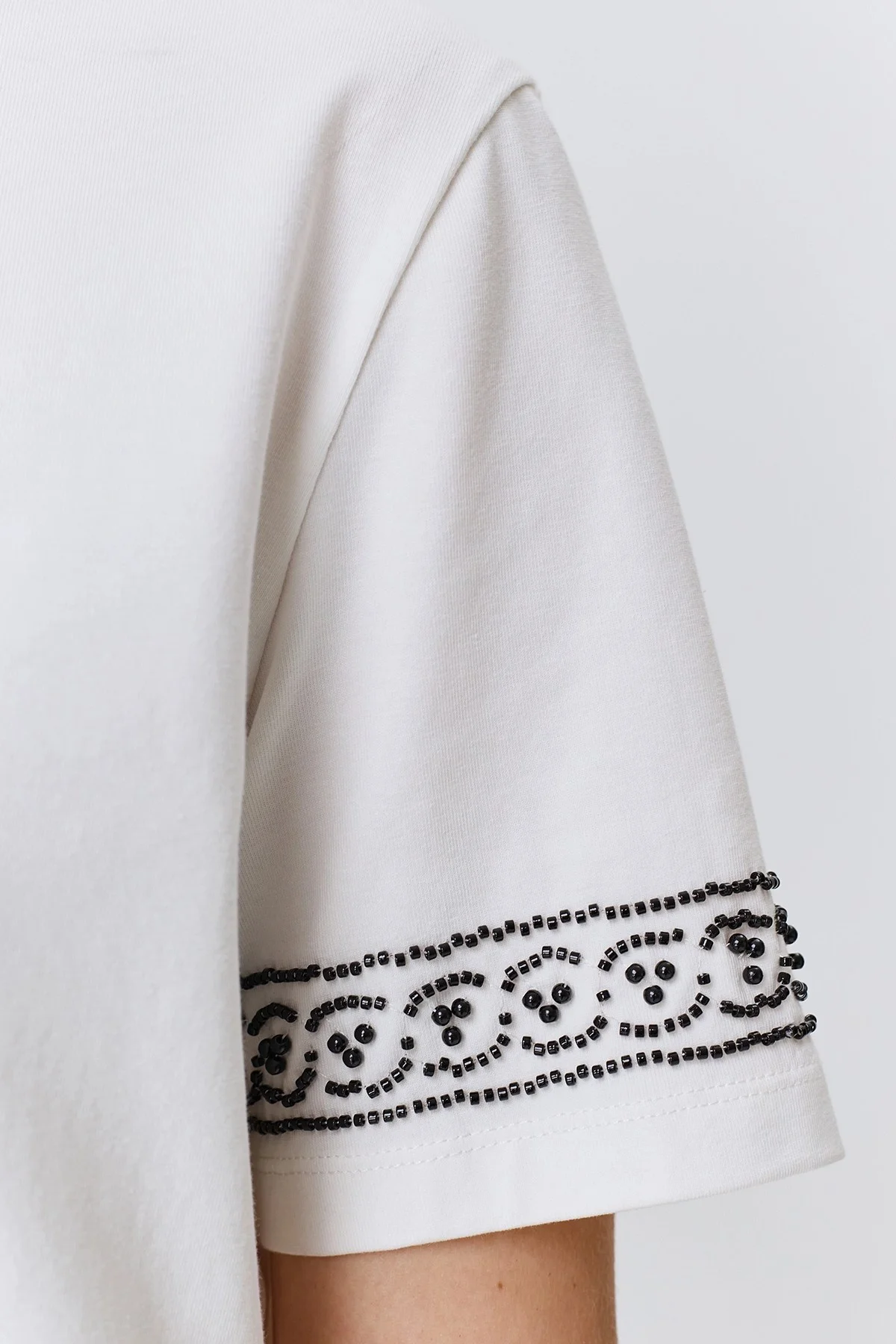 Футболка с декором на рукавах, 38