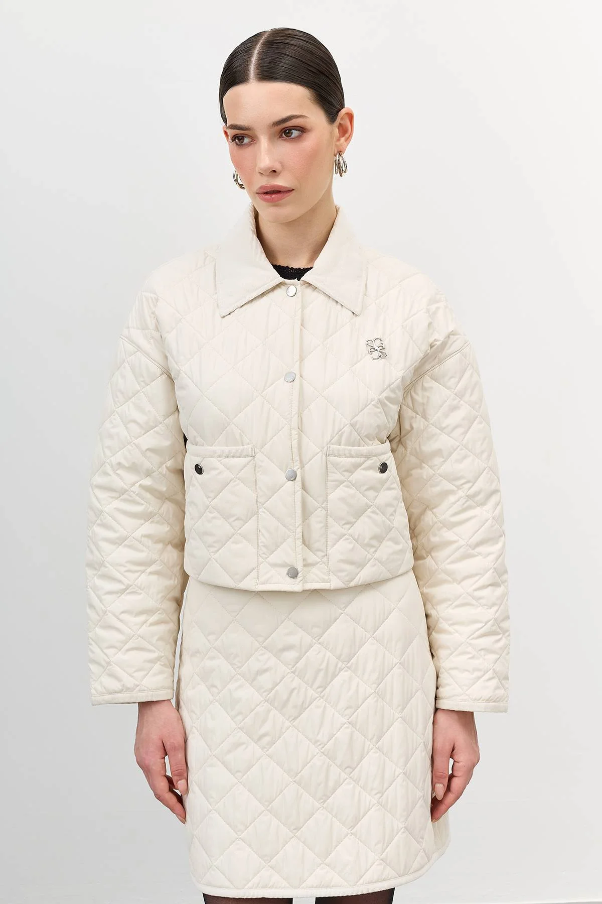 Лимитированная серия светло-бежевая куртка с палантином, 48