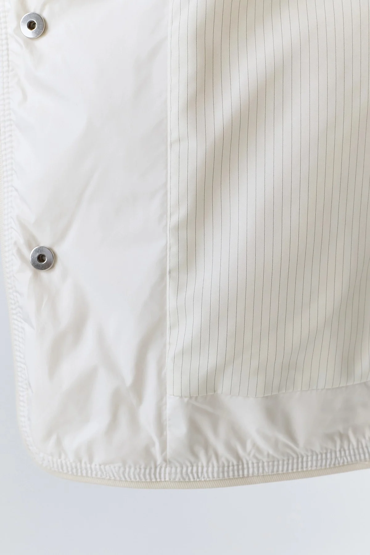 Белая легкая куртка на натуральном утеплителе, 38