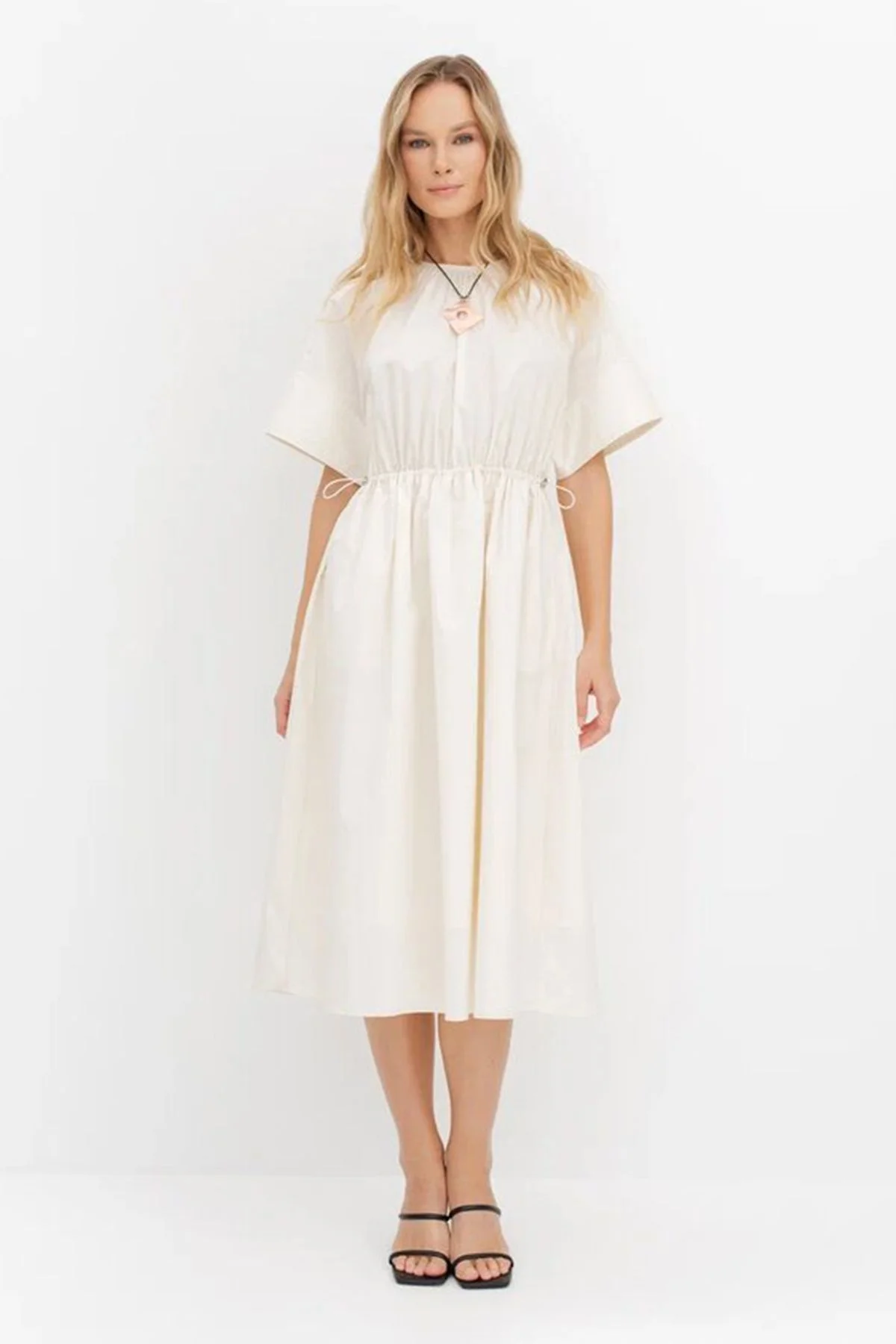 Платье с объемным верхом, 48р