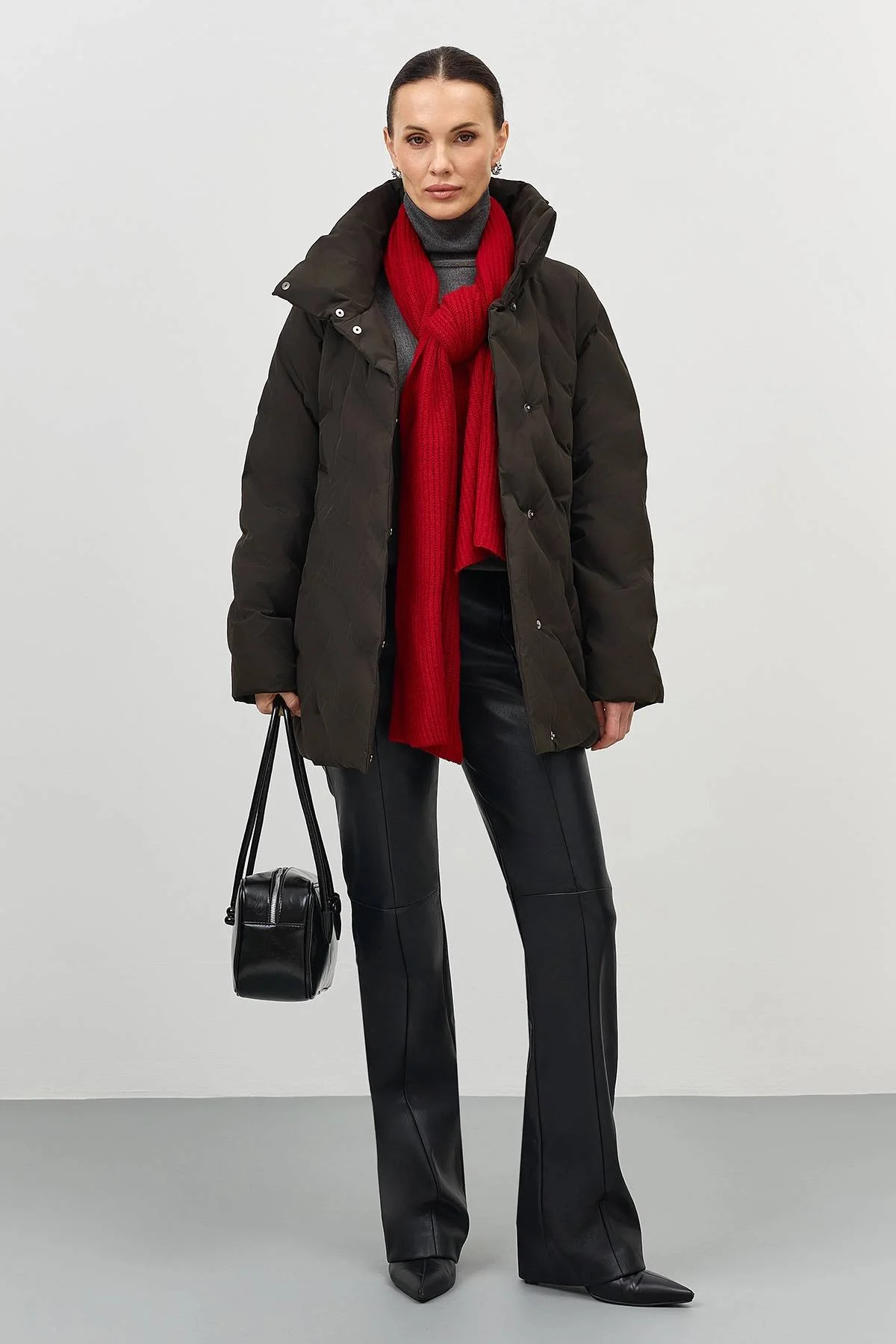 Лимитированная серия темно-зеленая куртка с палантином , 44