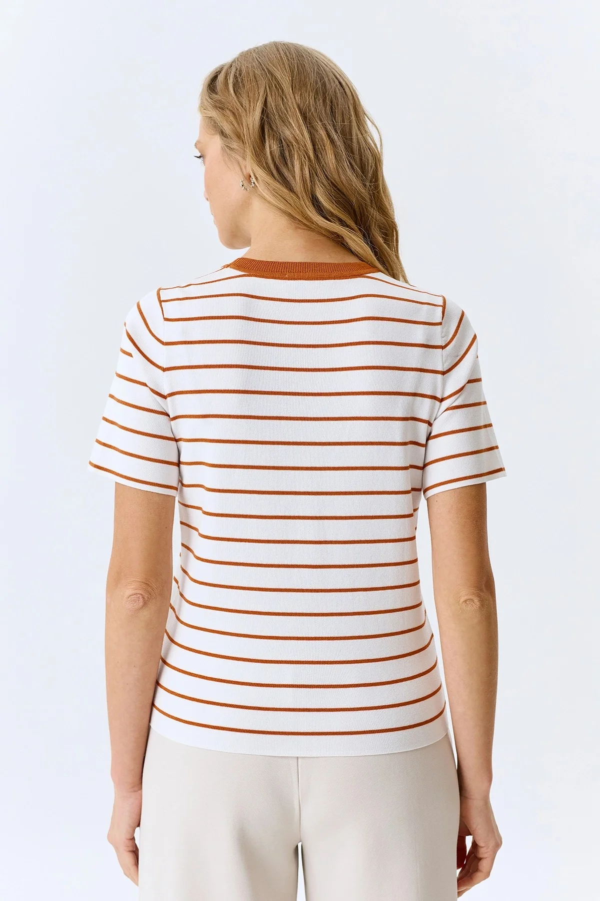 Вязаная футболка в полоску, 36