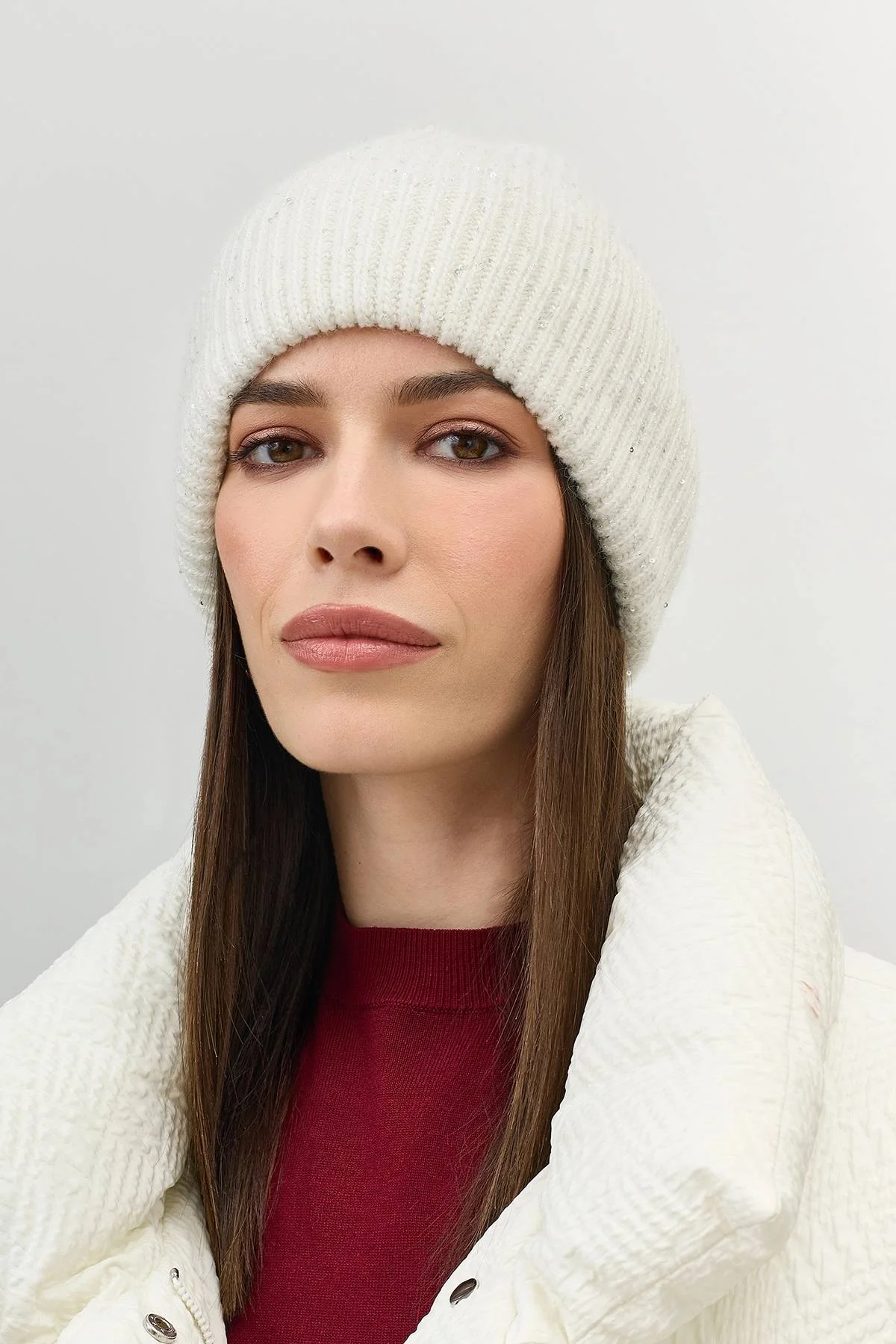 Светлая шапка бини с широким отворотом, One
