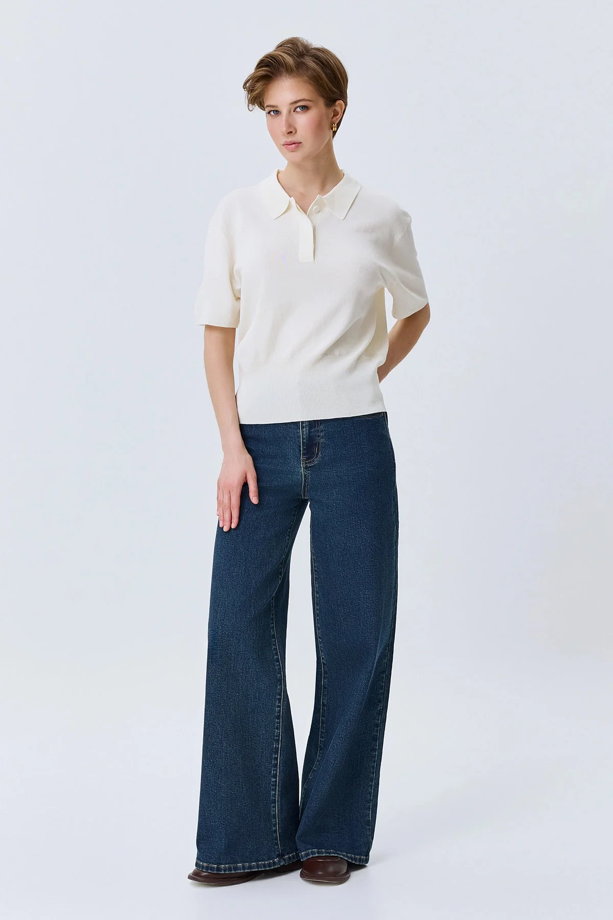 Oversize джемпер из смесовой вискозы в светло-бежевом цвете, 50