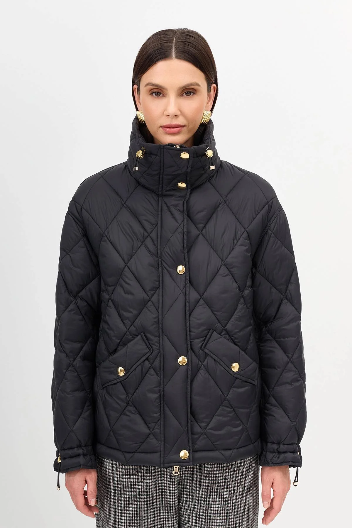 Лимитированная серия куртка с акцентной фурнитурой в черном цвете с  палантином, 38