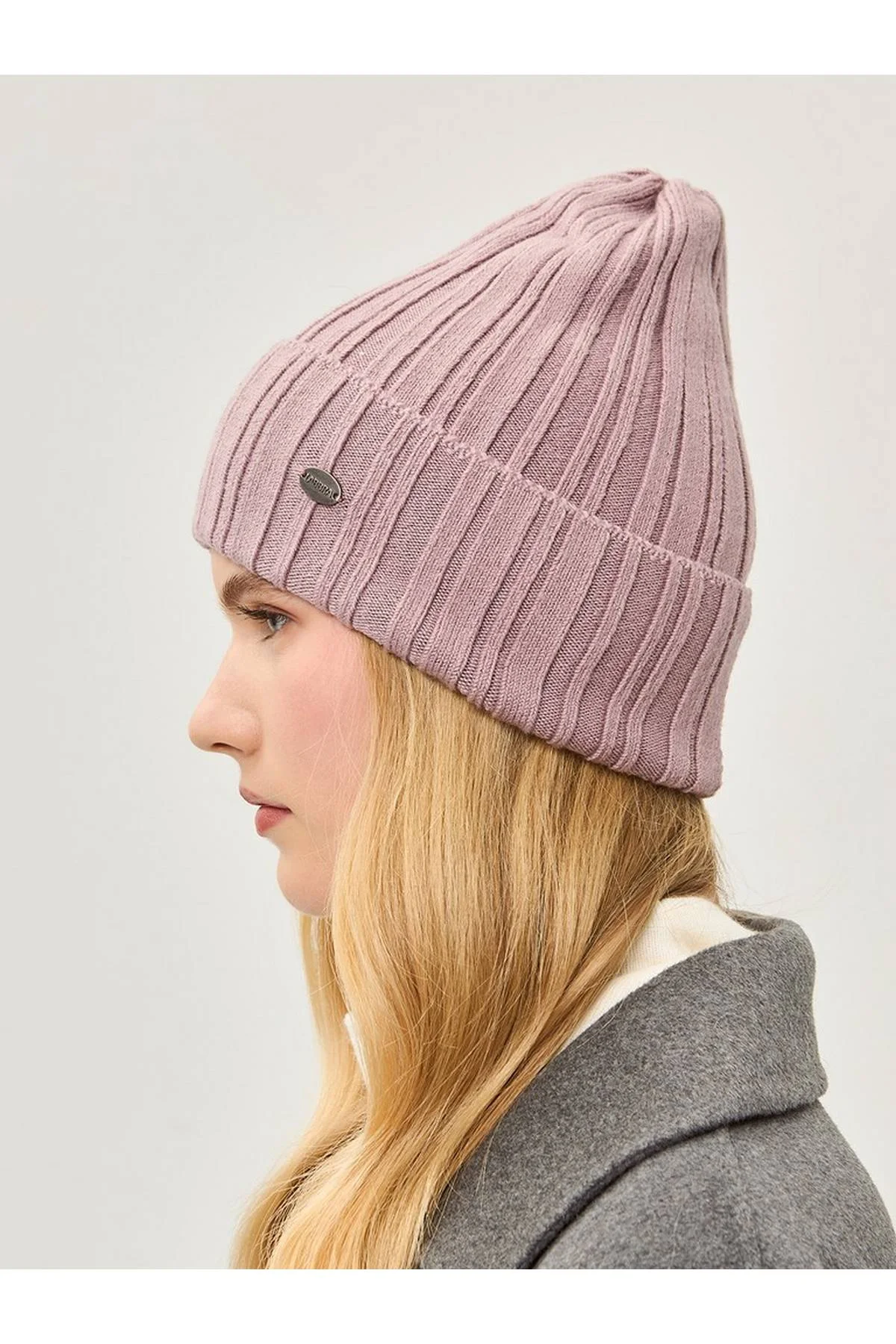 Шапка ярко-розовая, One