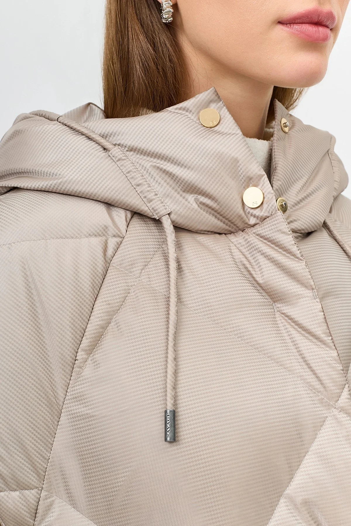 Пуховое пальто из фактурной ткани, 50