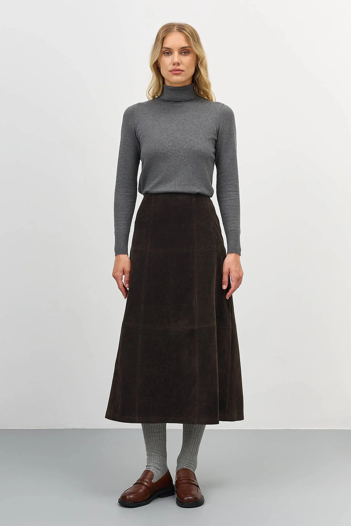 Лимитированная серия юбка А-силуэта из искуственной замши и ремень, 50