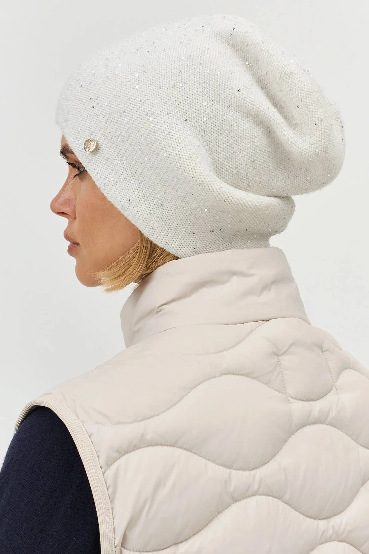 Светлая шапка с деликатными пайетками, One