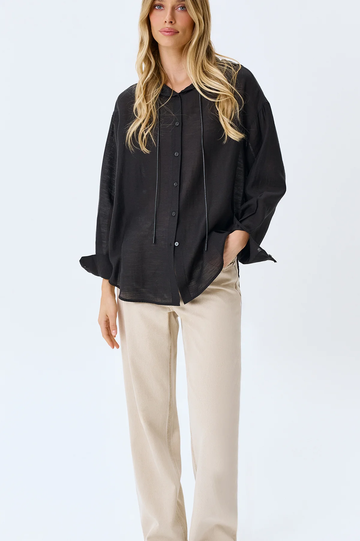 Блузка из тенселя с капюшоном, 50