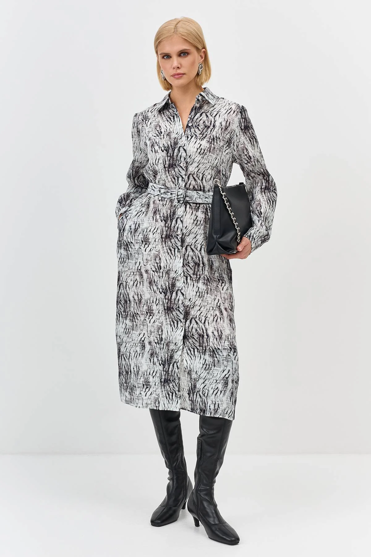 Лимитированая серия платье-рубашка из вискозы с принтом с ремнем, 40