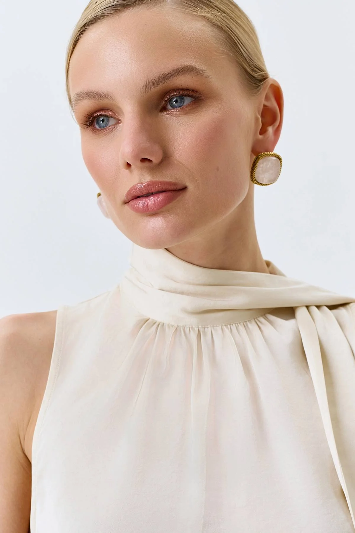 Топ халтер со струящимся шарфом молочный, 42