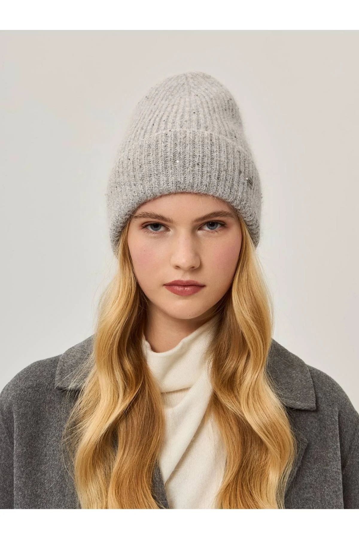Шапка светло-серая, One