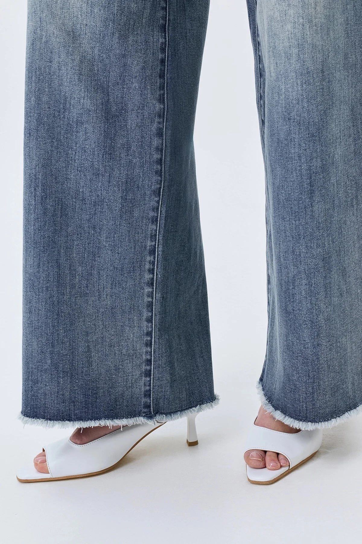 Широкие джинсы в стиле "Бохо", 44