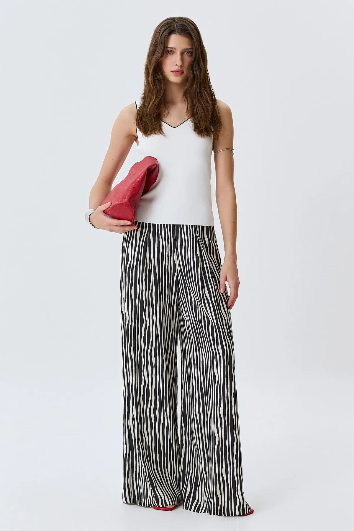 Топ из вискозы с контрастным кантом, 42