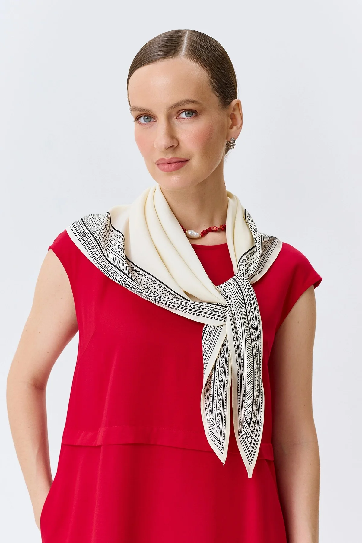 Тонкая косынка с монохромным принтом, One